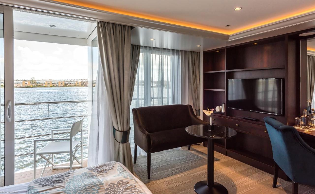 Select Ms Charles Dickens Neuss Hotel Luaran gambar