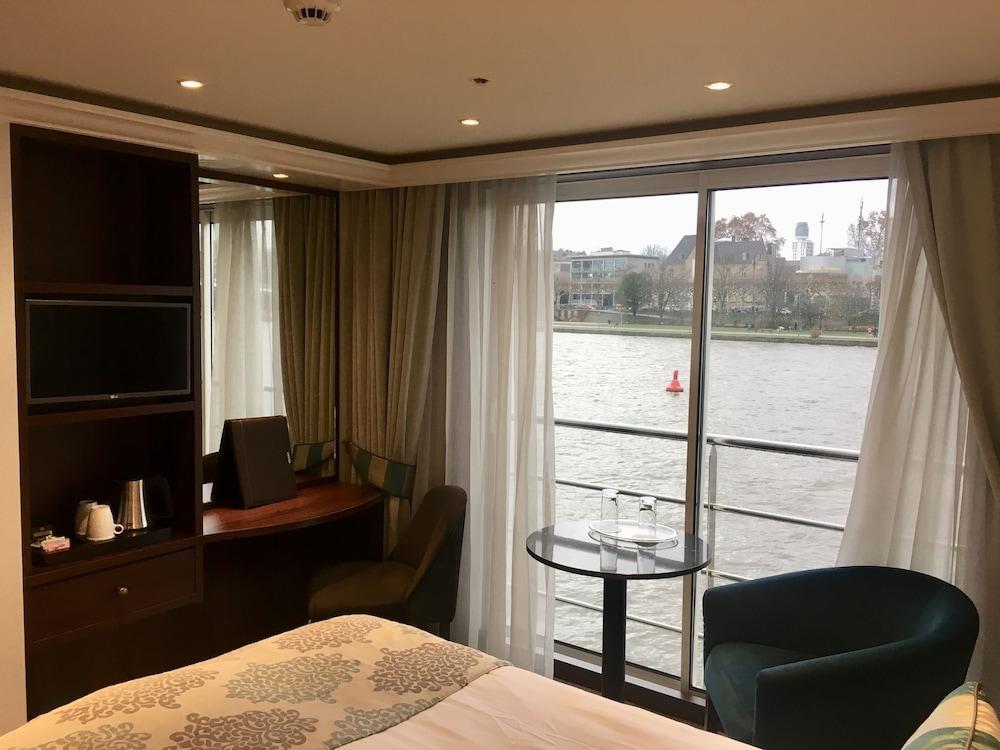 Select Ms Charles Dickens Neuss Hotel Luaran gambar